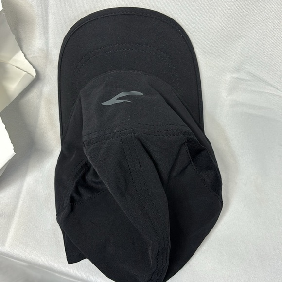 Brooks black adjustable weather resistant Propel Hat - Picture 7 of 9